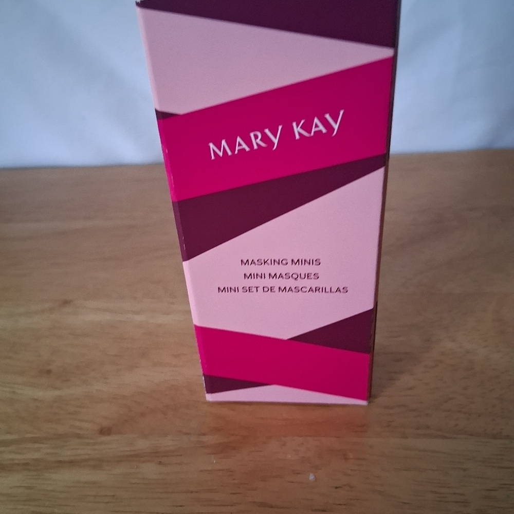Mary Kay Masking Minis in Pink and Burgundy